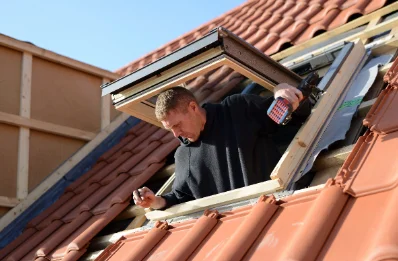 Pose de fenêtres de toit Velux à Poussignac